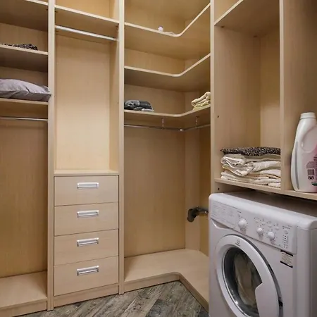 море - перша лінія -вид з вікна на світанки Apartment *