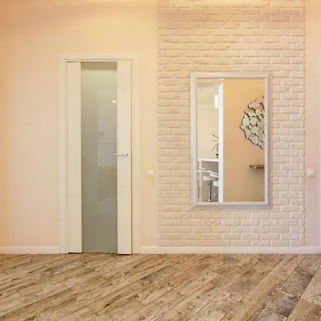 море - перша лінія -вид з вікна на світанки Apartment *